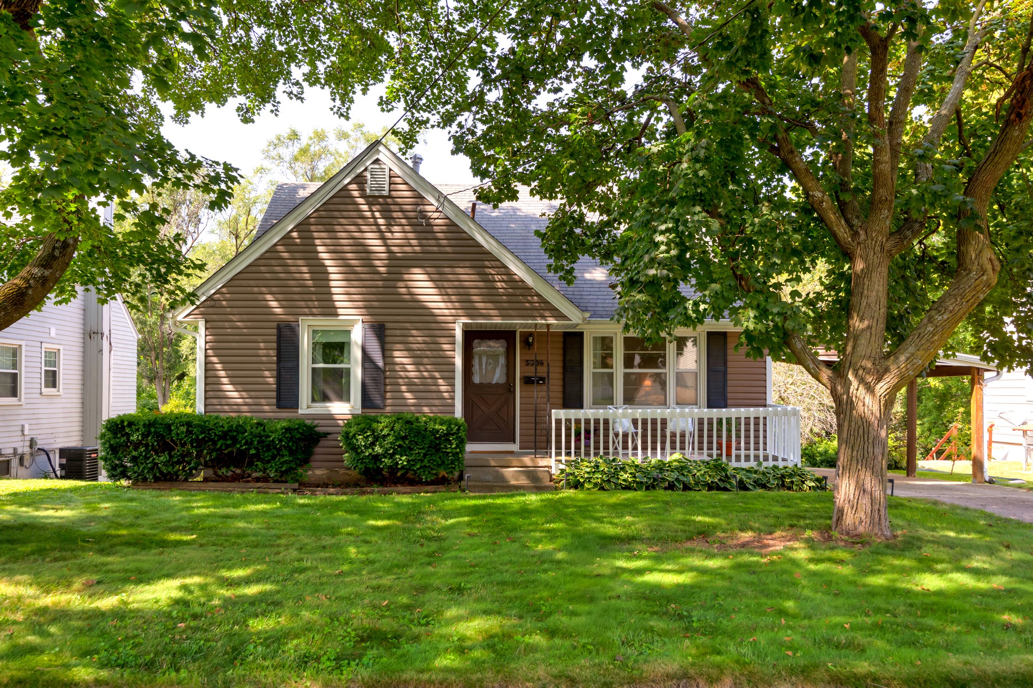 62nd St, Des Moines, IA 50322