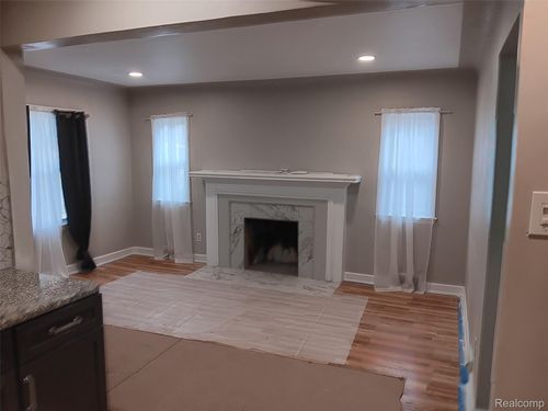 11225 Roxbury St, Detroit, MI, 48224-4400 | Card Image