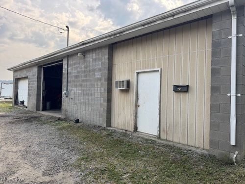 423 Yankee St, Wellsburg, WV, 26070-1734 | Card Image