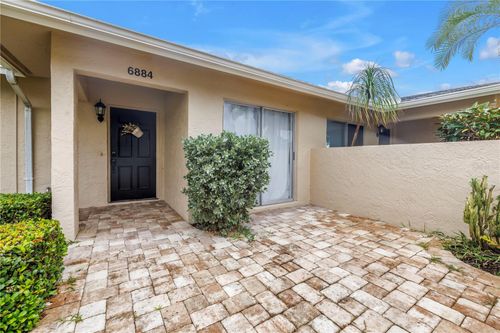 6884 W Country Club Ln, SARASOTA, FL, 34243-3512 | Card Image