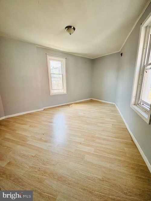 240 W Glenwood Ave, Philadelphia, PA, 19140-5746 | Card Image