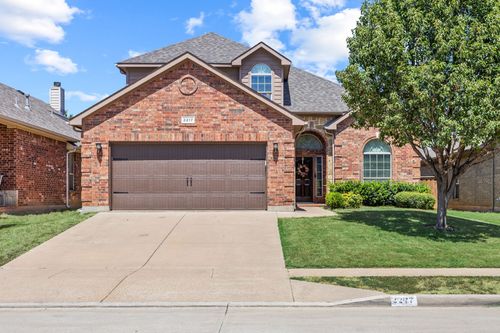 2217 Frosted Willow Ln, Fort Worth, TX, 76177-3525 | Card Image