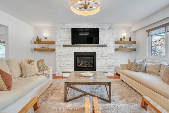 11 Vernar Dr, House other with 4 bedrooms, 3 bathrooms and 6 parking in Midhurst ON | Image 4