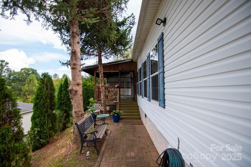 304 Golden Aster Rd, Swannanoa, NC, 28778-8200 | Card Image