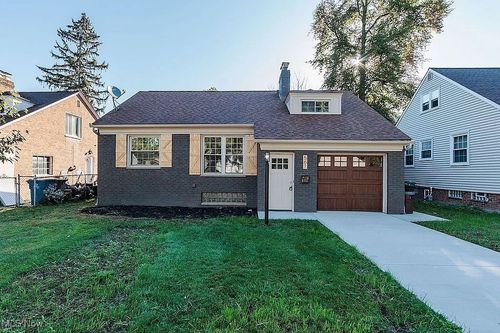 561 Elmwood Rd, Bay Village, OH, 44140-2466 | Card Image