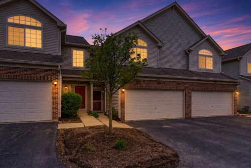 394 Jamestown Ct, Aurora, IL, 60502-6235 | Card Image