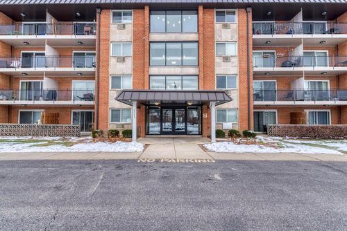 apt-118-2234 S Goebbert Rd, Arlington Heights, IL, 60005-4217 | Card Image
