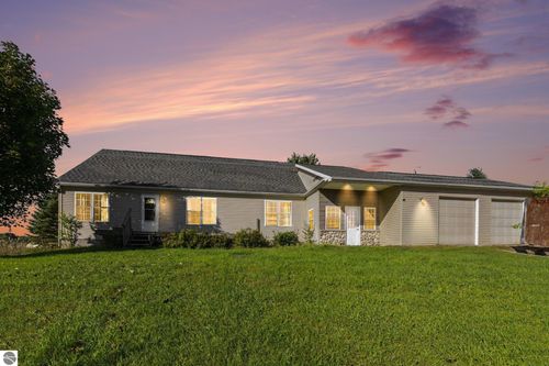 1600 Secor Farms Trl, Traverse City, MI, 49685-8126 | Card Image