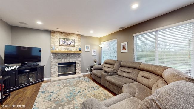 445 Harvest Gate, House other with 4 bedrooms, 4 bathrooms and 2 parking in Lake In The Hills IL | Image 4