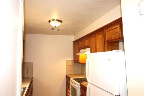 118 Ne 12th St, Moore, OK, 73160-4719 | Card Image