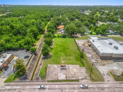2016 Gerstner Memorial Dr, Lake Charles, LA, 70601-8060 | Card Image