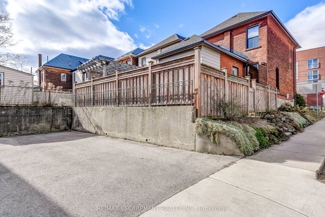 24 Ray St N, House other with 5 bedrooms, 3 bathrooms and 4 parking in Hamilton ON | Image 37