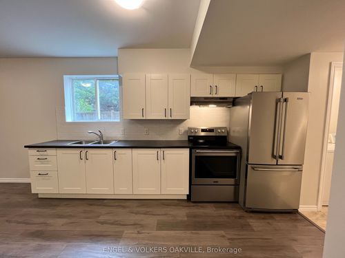 30 Porritt St, Barrie, ON, L4N6Y3 | Card Image