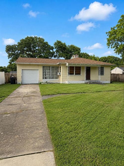 1370 Admiral Woodson Ln, CLEARWATER, FL, 33755-3401 | Card Image