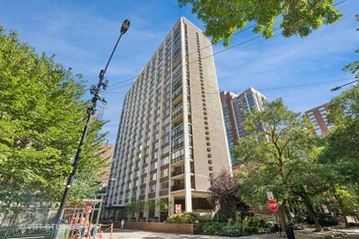 PHW23 - 1 E Schiller Street, Condo with 3 bedrooms, 3 bathrooms and 2 parking in Chicago IL | Image 1