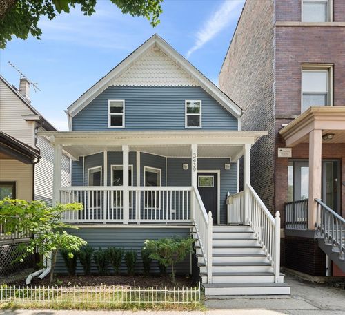 3439 N Paulina St, Chicago, IL, 60657-1220 | Card Image