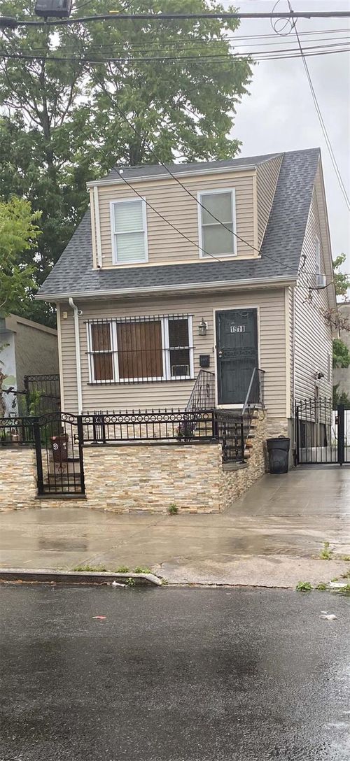 1511 Adee Ave, Bronx, NY, 10469-3203 | Card Image