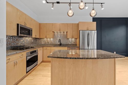 unit-230-215 10th Ave S, Minneapolis, MN, 55415-1756 | Card Image