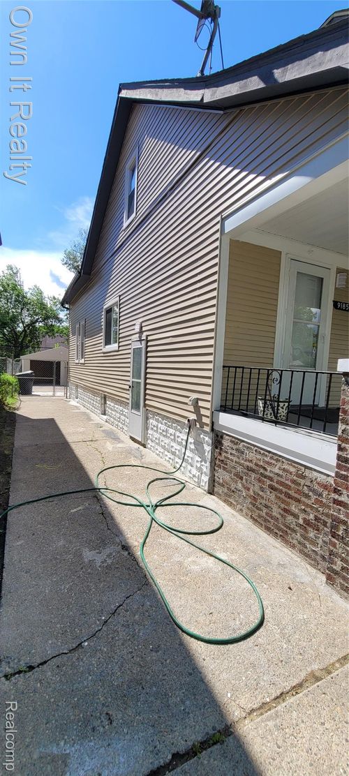 9185 Meyers Rd, Detroit, MI, 48228-2668 | Card Image
