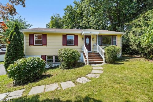 40 Elm St, Madison, NJ, 07940-1442 | Card Image