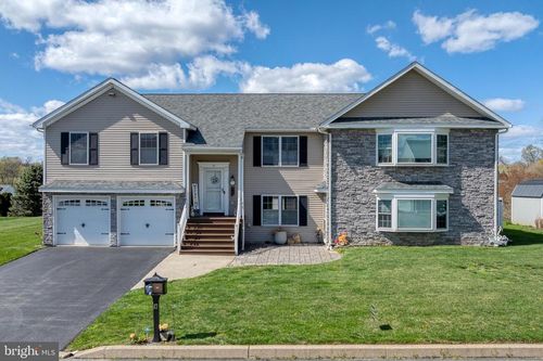 17 Vickilee Dr, Wrightsville, PA, 17368-9151 | Card Image