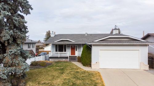 4828 44 St, Innisfail, AB, T4G1M7 | Card Image