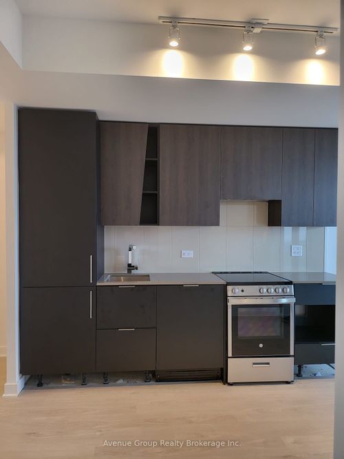 4702-3900 Confederation Pky, Mississauga, ON, L5B0M3 | Card Image