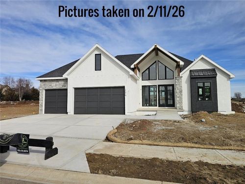 23920 W 112th Ter, Olathe, KS, 66061-7131 | Card Image