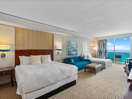 2511-18001 Collins Ave, Sunny Isles Beach, FL, 33160-2722 | Card Image