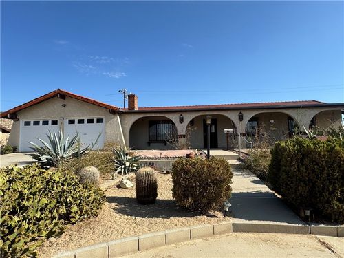 57374 Warren Way, Yucca Valley, CA, 92284-3038 | Card Image