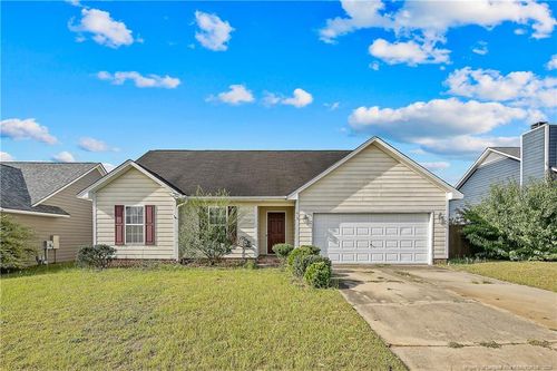 1015 Gatesville Dr, Hope Mills, NC, 28348-8001 | Card Image