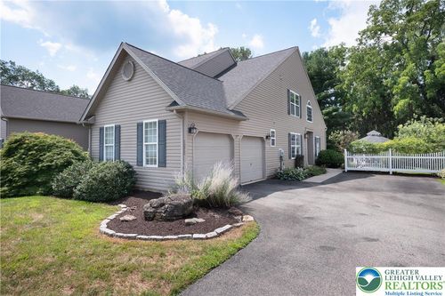 2073 Rolling Meadow Dr, Macungie, PA, 18062-8871 | Card Image