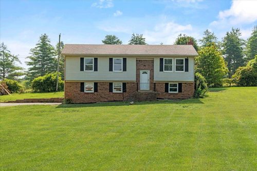 70 Country Estates Rd, Paint Lick, KY, 40461-9712 | Card Image