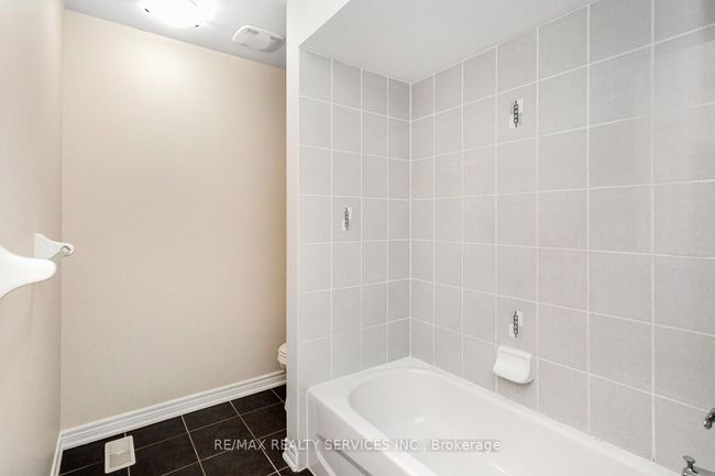7 Mclaughlin Ave, House attached with 3 bedrooms, 3 bathrooms and 2 parking in Milton ON | Image 29
