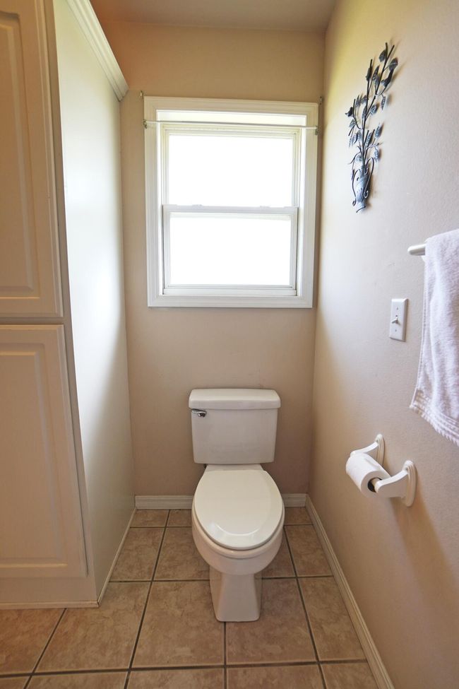Bathroom 2 | Image 30
