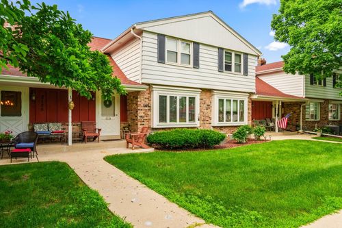 3119 W King Arthurs Ct, Greenfield, WI, 53221-3135 | Card Image