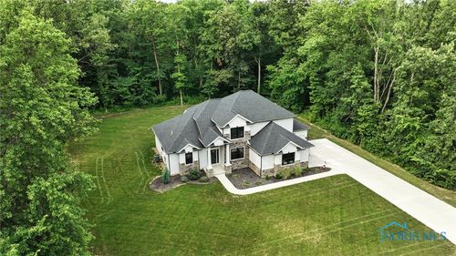 17404 Harley Woods Dr, Bowling Green, OH, 43402-8291 | Card Image