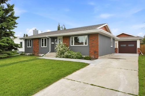 28 Mac Farlane Ave, Red Deer, AB, T4N5T1 | Card Image
