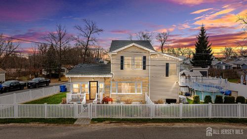 57 Pacific Blvd, Keyport, NJ, 07735-6036 | Card Image