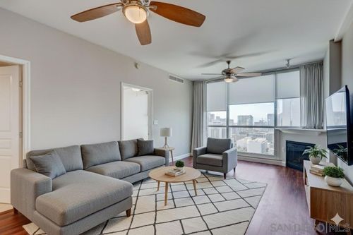 unit-2101-300 W Beech St, San Diego, CA, 92101-8452 | Card Image