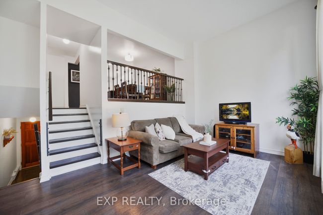 136 Darras Crt, Condo with 5 bedrooms, 2 bathrooms and 1 parking in Brampton ON | Image 6