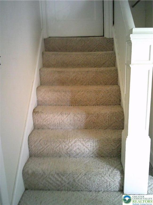 Stairs to 2nd flr | Image 13