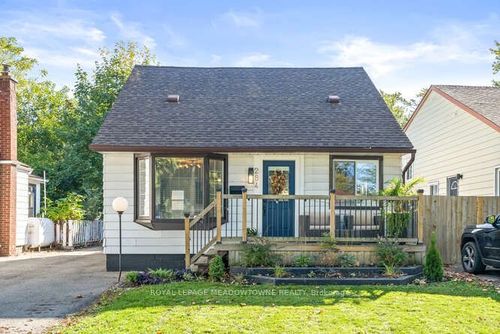 284 Ivon Ave, Hamilton, ON, L8H5T2 | Card Image