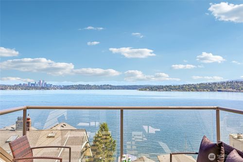 424 35th Ave S, Seattle, WA, 98144-2605 | Card Image