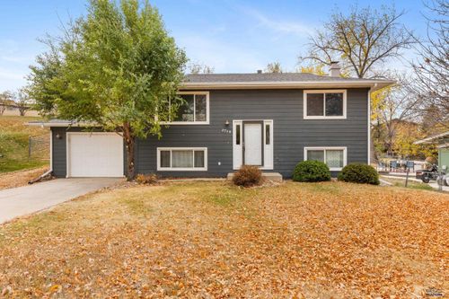 2715 Tomahawk Dr, Rapid City, SD, 57702-5256 | Card Image