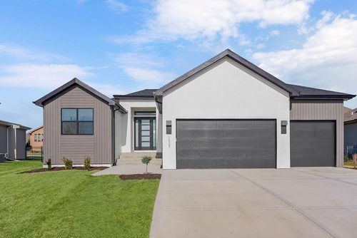 16367 S Marais Dr, Olathe, KS, 66062-9066 | Card Image