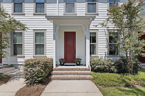 226 Oak Park St, Summerville, SC, 29486-8260 | Card Image