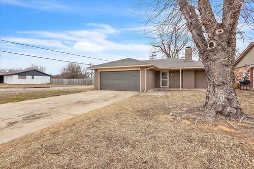 9701 Ne 3rd Pl, Midwest City, OK, 73130-3514 | Card Image