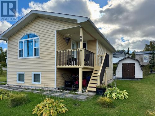 36 Hillview Ave, Pasadena, NL, A0L1K0 | Card Image