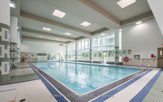 1305 - 18 Harbour St, Condo with 2 bedrooms, 2 bathrooms and 1 parking in Toronto ON | Image 35